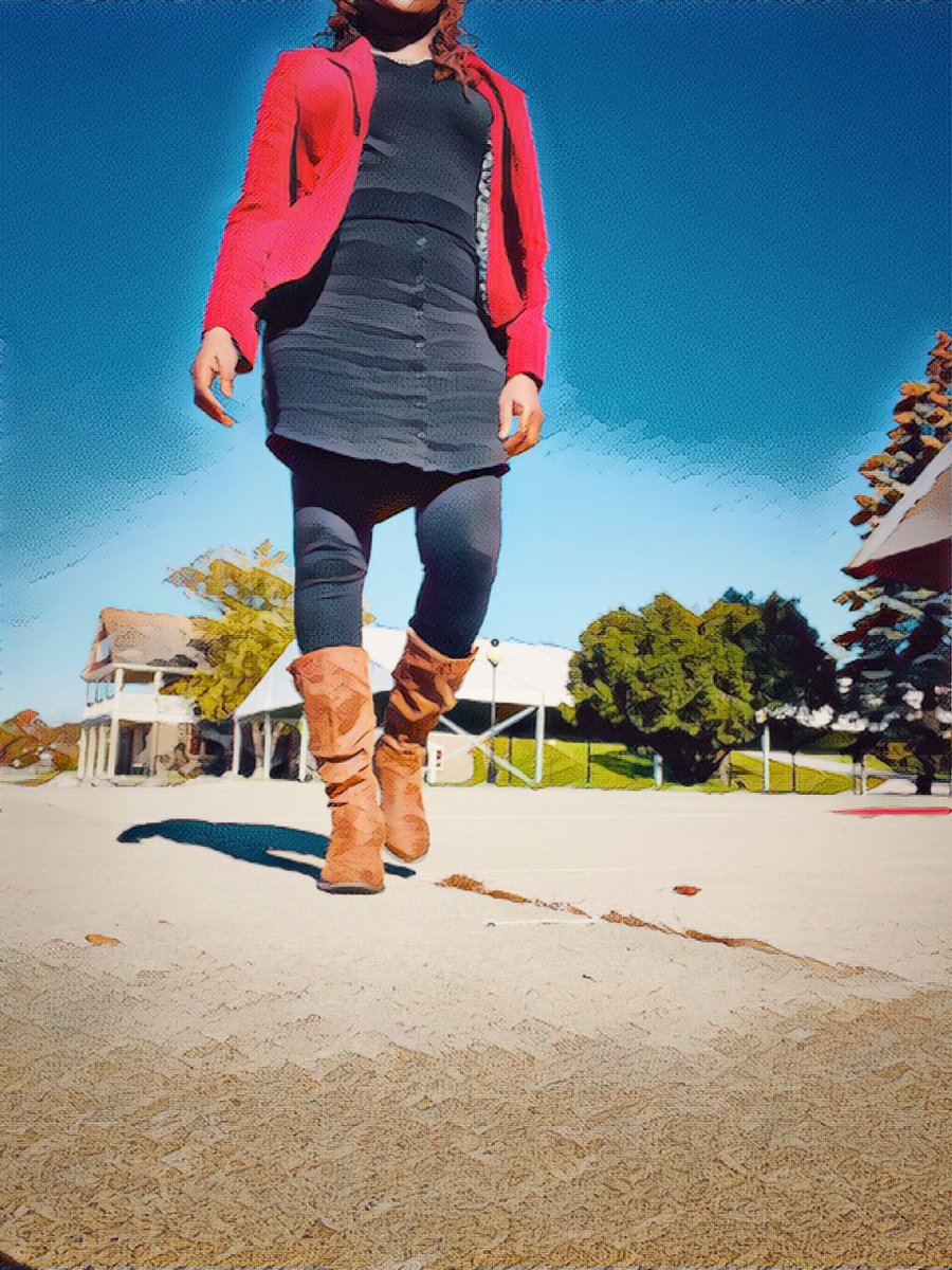Scheeatow's tweet photo. #Selfcare is briskly walking around campus instead of having another cup of coffee. #MaristWaterfront #BeautifulDay #Poughkeepsie #bootweather #ScreenBreak https://t.co/hAzdwPNl0T