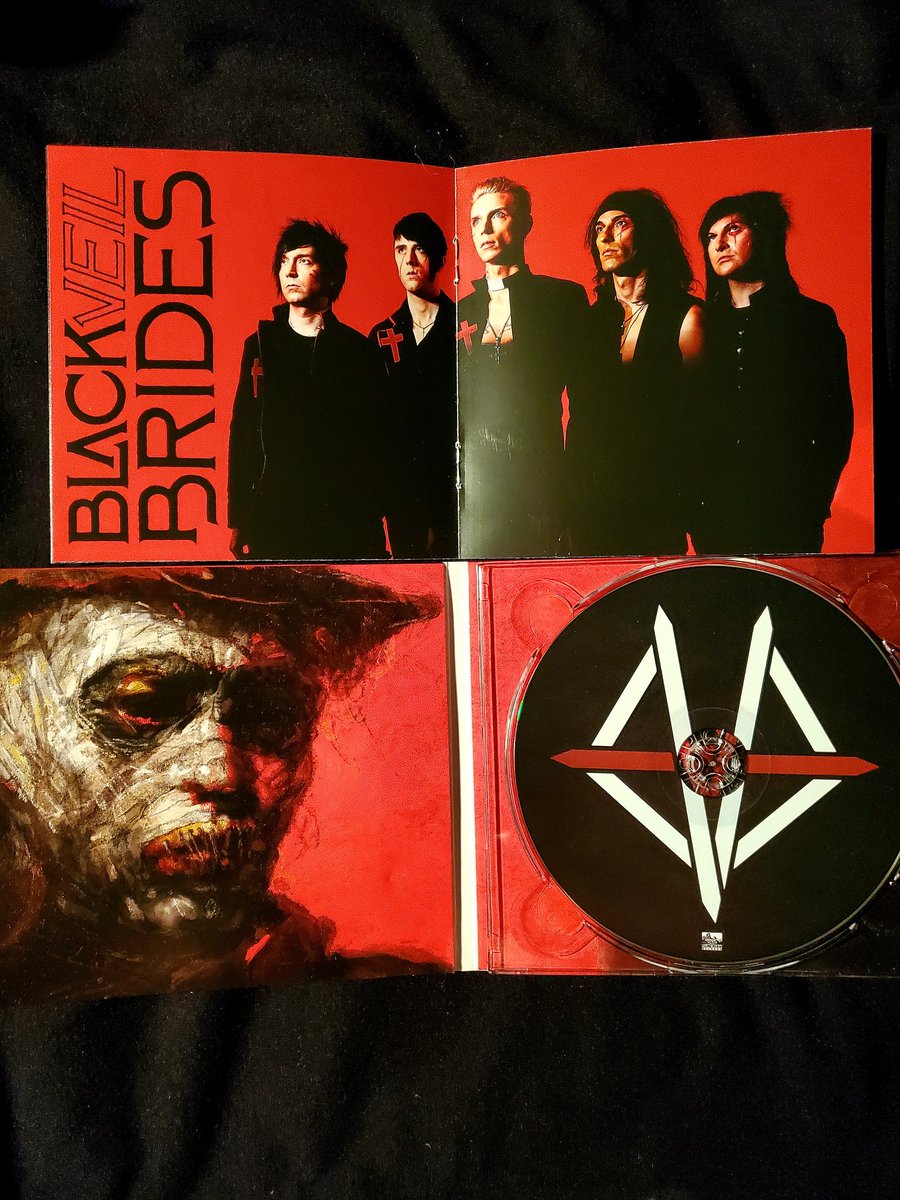 I'm so excited it arrived a few days earlier than expected! Monday has never looked nor sounded so good! This entire album is phenomenal!!🖤❤🖤❤
#ThePhantomTomorrow #BVB
<a href="/blackveilbrides/">Black Veil Brides</a>