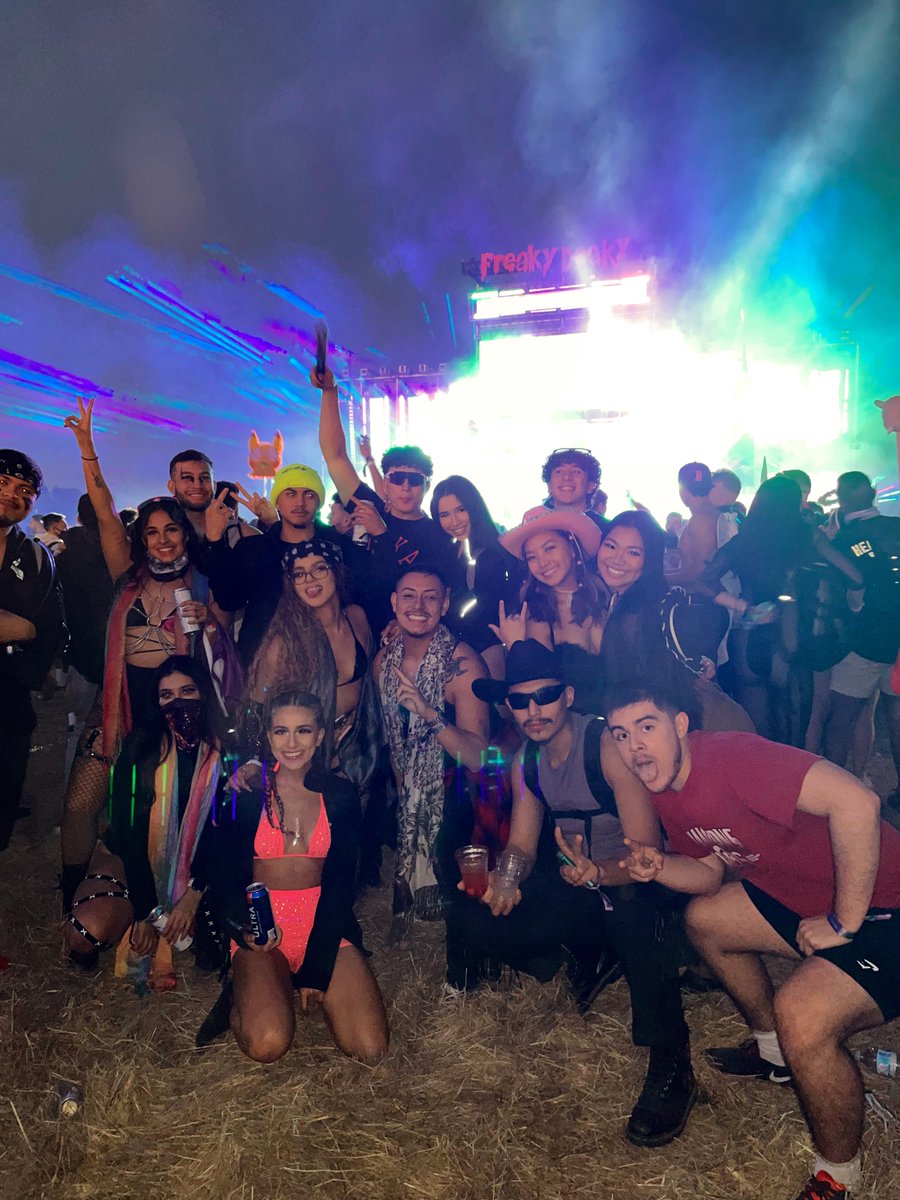 vichndz96's tweet photo. freaky w some of my fave hoomans ❣️ https://t.co/sWng0FVW3b