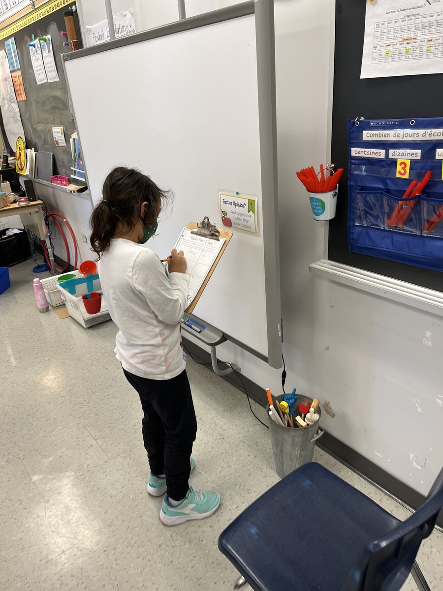 mmecrow's tweet photo. So fun! High level of student engagement! Ss had to read some information about apples and determine if it was a fact or opinion! #readingcritically #whoknewsomuchaboutapples #23MC @louisearbourfi https://t.co/Yma6GXUTKU