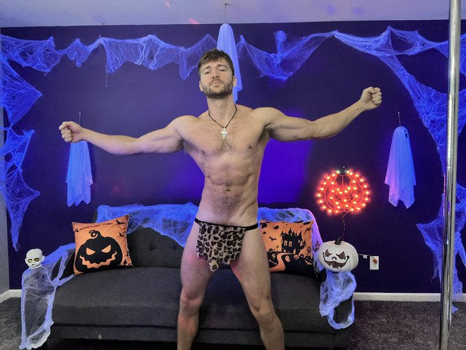 Halloween Results are official:  1st Unique 5th Overall 1st Costume x6    🤩Year long GOAL ACHIEVED🤩 We<a href="/tag/flexfriday"class="tags"><span>#flexfriday</span></a>