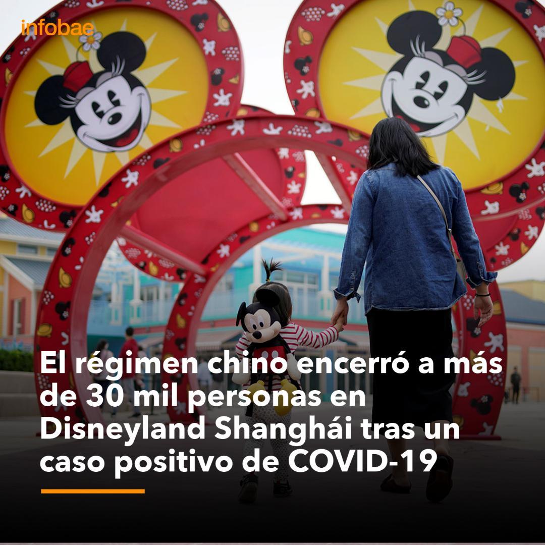infobae's tweet photo. El régimen chino encerró a más de 30 mil personas en Disneyland Shanghái tras un caso positivo de COVID-19 https://t.co/e1VjCrMOVt https://t.co/9SpIZk2jDR