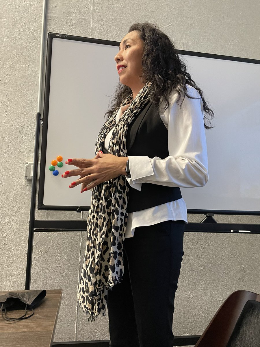 Brian_Colon's tweet photo. Thank you, @GlobalTiesABQ  &amp; @yuriria_morales,  for hosting me today to share my work and journey with your awesome delegation from Tajikistan 🇹🇯 
Loved every minute of my time with the delegates. 
#liftupNM @QStationNM https://t.co/mDSHJGZWFF