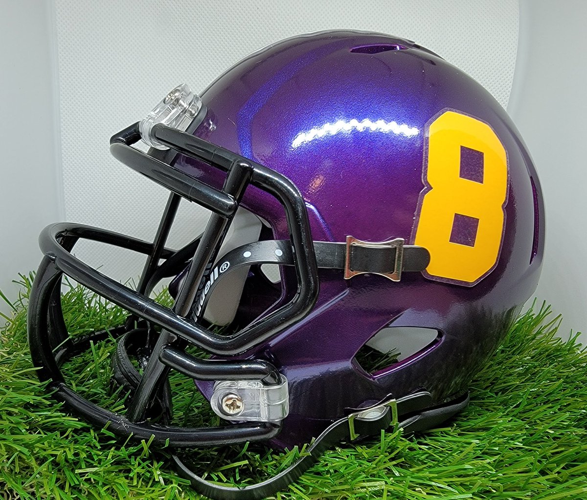 sodakcustoms's tweet photo. I would like to thank @MrJohnson605 for requesting a @Arrow_Football custom mini for @mackerj22 #custommini #customhelmets #watertownarrows #SouthDakota https://t.co/4CTlXf0foS