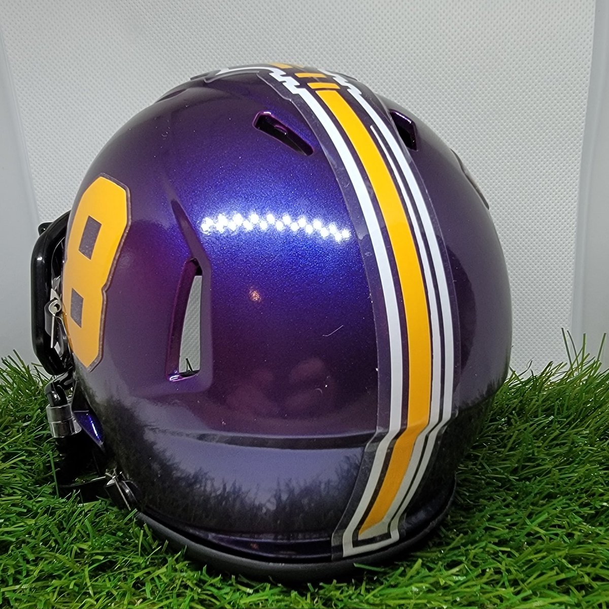 sodakcustoms's tweet photo. I would like to thank @MrJohnson605 for requesting a @Arrow_Football custom mini for @mackerj22 #custommini #customhelmets #watertownarrows #SouthDakota https://t.co/4CTlXf0foS