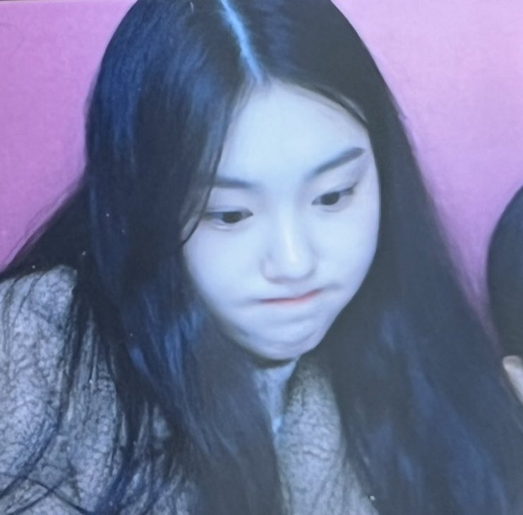 chaehyunfeed's tweet photo. chaehyun's habit https://t.co/V2lzCpgme8