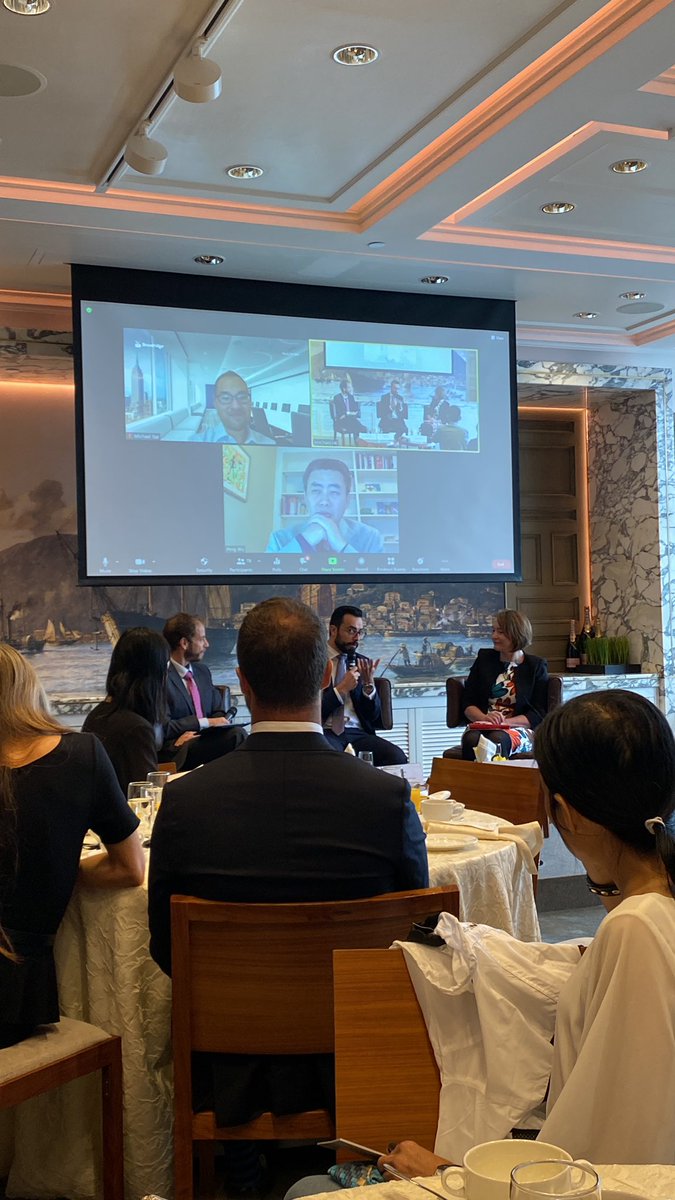 Transparency, Accountability, strong Human overseeing; we discussed Data ethics for Artificial Intelligence in Finance this morning with <a href="/AmChamHK/">AmCham HK</a> #AI