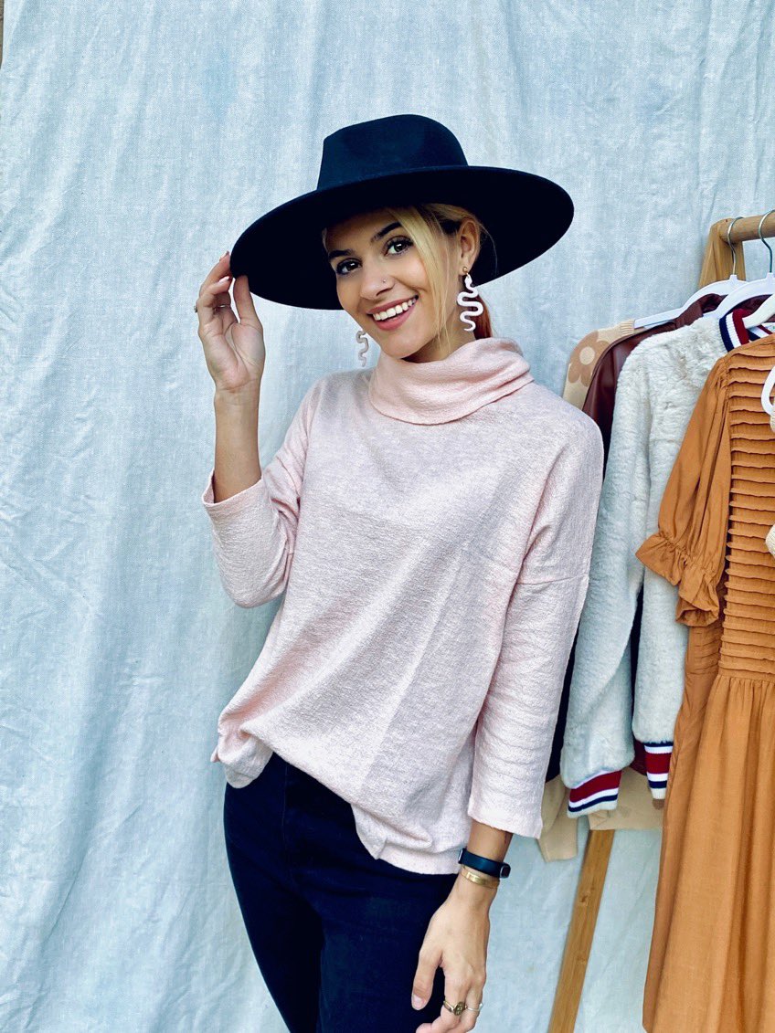 heyohtay's tweet photo. confessions of a boutique owner: opened a boutique just so i could get paid to shop and take cute pictures ✨✨ https://t.co/5RO9TZtPmO