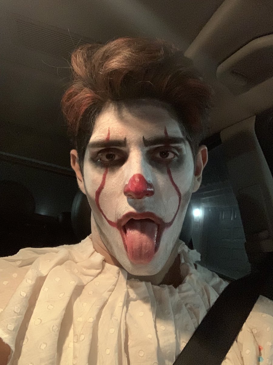 emorales99's tweet photo. I had a fun Halloween 🎈 https://t.co/Y39Gzo3QJD