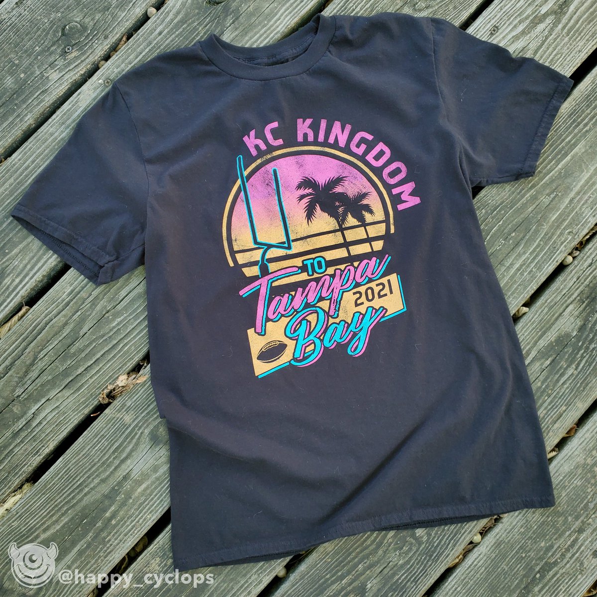 Happy_Cyclops00's tweet photo. #GOCHIEFS 🏈 I really dig this #80s/Miami Vice-inspired design. We didn't get to use it in 2020, so we updated it for the 2021 trip to Tampa Bay. It's one of my favorite color schemes we've printed. 

Let's right the ship tonight on #mondaynightfootball !!! https://t.co/AXmC0wlMNe