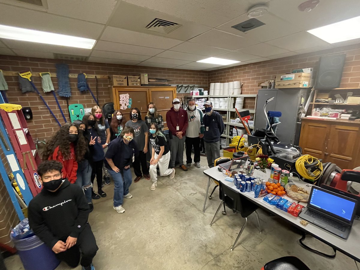 LMSCastle's tweet photo. Lincoln Global Leaders give thanks to our custodial crew♥️ https://t.co/8VEOSdUbQX
