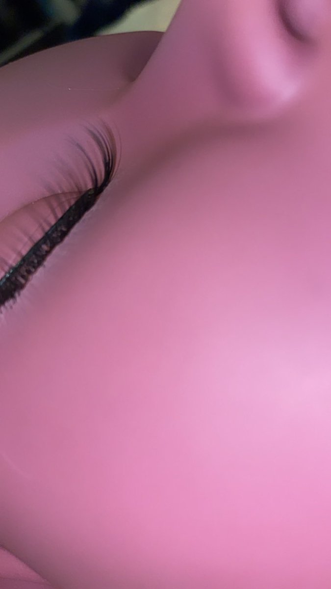 BlasianBby_'s tweet image. Very much neat &amp;amp; clean can’t wait for y’all to see my mega volume sets thoooo 🥰 this is a classic set 💕 #getlashed