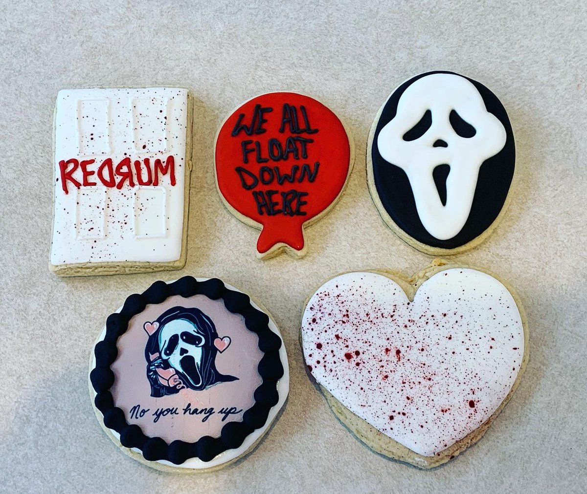 lavcupcakery's tweet photo. Happy Halloween besties 👻🖤🕸💀 https://t.co/SroxCBBeQT