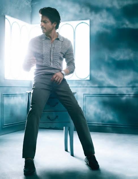 iamark___'s tweet photo. My life wouldn’t be encouraged and touches the height of success without your resilience and passion for life inspires me every day. I always follow your moves who teach me better ones. King of the world 👑Happy Birthday Shah Rukh Khan … sir god bless you ❤ https://t.co/Oo03w2OhLe