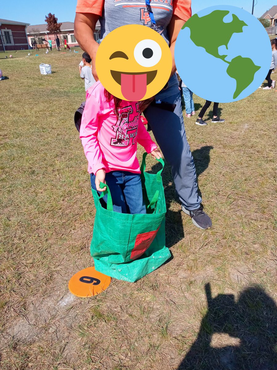 LibradaChavez2's tweet photo. Great field day for our kids today #LPgreathings #HREHawks #HawksUnited21 @pvelasco99 @FrancineGrave17 https://t.co/qfh7hvbAa6