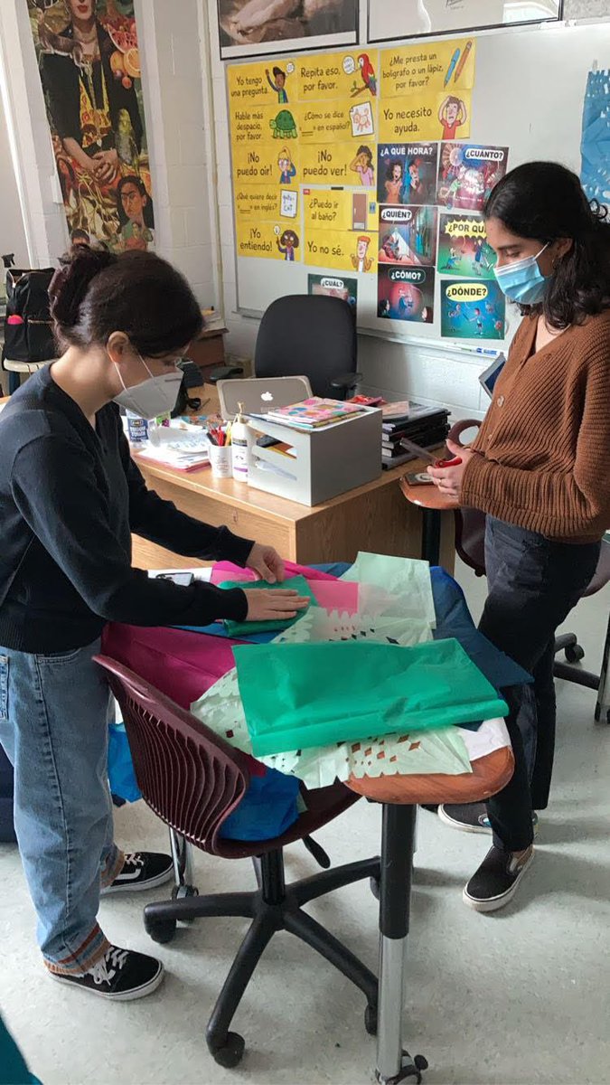 wcc_pv's tweet photo. Hola WCC 🌏Thank you so much for coming to our Hispanic/Latinx Unit meeting!! We had so much fun making "papel picado" with you✂️ Can't wait to see you at our next meeting! Hasta luego👋 https://t.co/lNv9QLiTGn