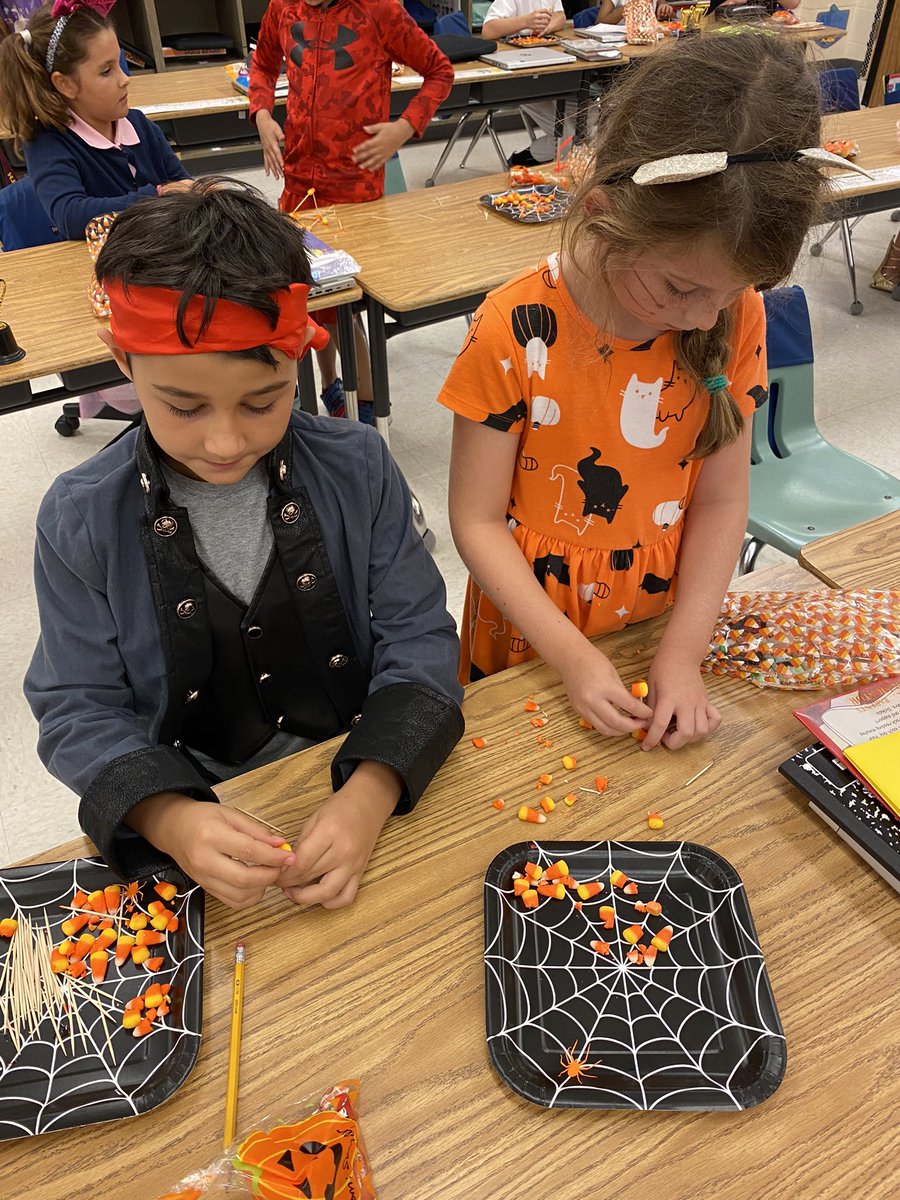 MrsSickelsClass's tweet photo. Fall Harvest Party 2021-Mad Scientist Eyeballs (Reading/Writing Activity), Candy Corn Towers (STEM), Nature Scavenger Hunt (Science). Plus our Character Book Reports in the morning! #FunDay @MrsSickelsClass @collierschools @OESCHIEFS https://t.co/IOUnKlB0st