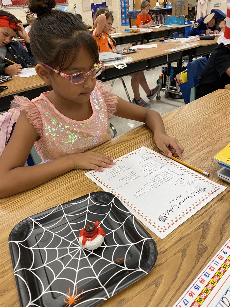 MrsSickelsClass's tweet photo. Fall Harvest Party 2021-Mad Scientist Eyeballs (Reading/Writing Activity), Candy Corn Towers (STEM), Nature Scavenger Hunt (Science). Plus our Character Book Reports in the morning! #FunDay @MrsSickelsClass @collierschools @OESCHIEFS https://t.co/IOUnKlB0st