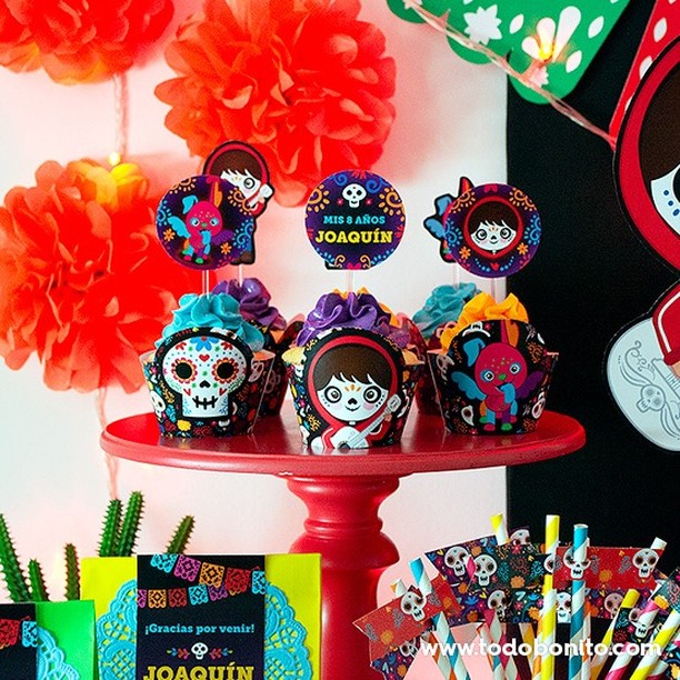 todobonito's tweet photo. El #DíadeMuertos es una celebración popular mexicana para honrar a los difuntos.... ese día regresan a casa para estar con sus parientes y para nutrirse de las ofrendas que se les han dedicado ❤️
Este #KitImprimible ya está en mi #tiendaonline para ayudarte a decorar tu #fiesta. https://t.co/8UldZVkF9R