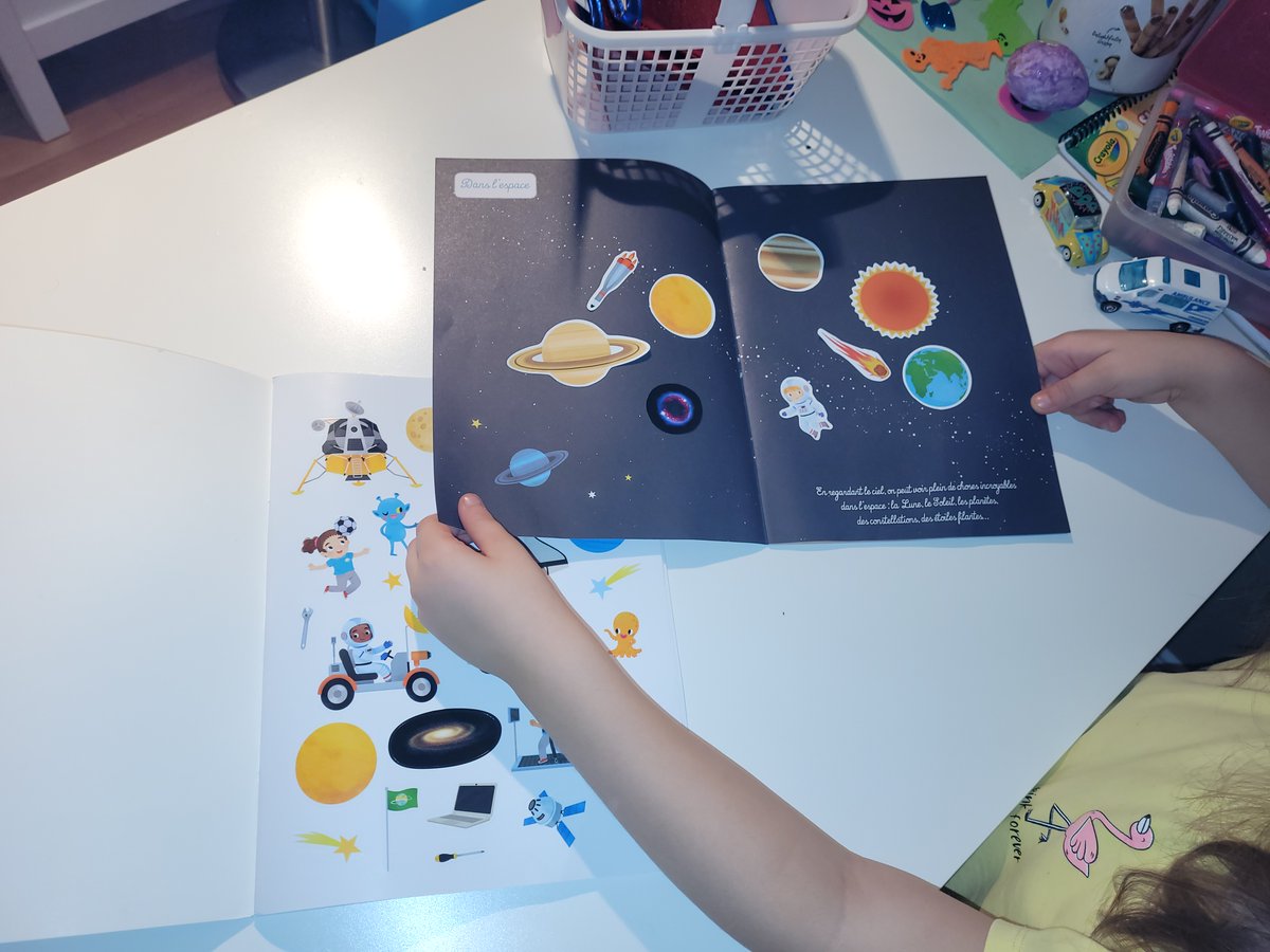 ClaireCiteau's tweet image. "C'est Thomas!" shouted my 4 yo w excitement at the (normally quieter) space exhibit @MuseeAvEspace. 

Nice to follow along &amp;amp; share w kiddos the extraordinary journeys of astronauts, incl @Thom_astro (aboard ISS soon to return to🌍)
#ThePowerofWhy #DareToExplore #DreamBig, kids