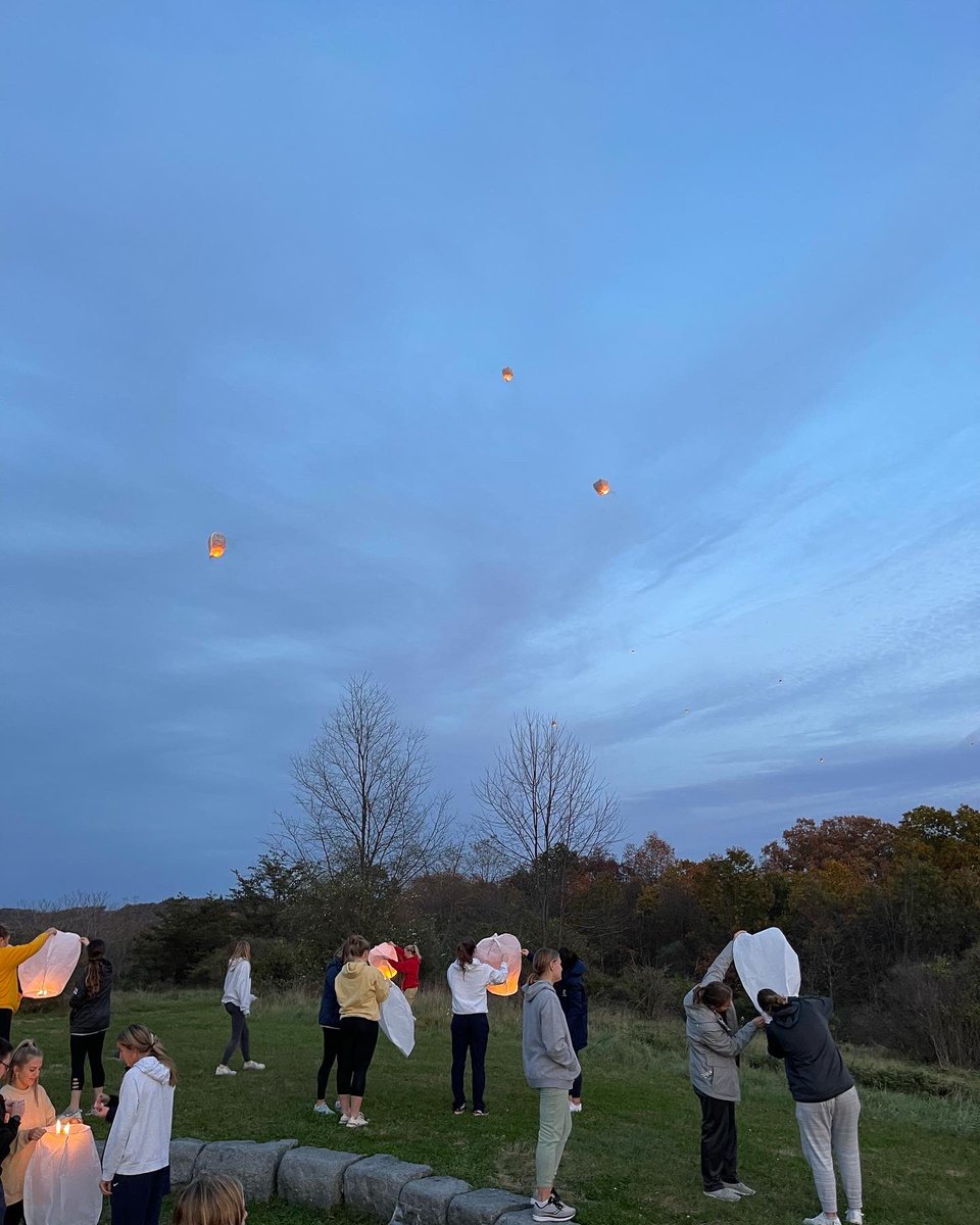 JuniataWBB's tweet photo. Beautiful night to honor a wonderful woman, Sue Betts. Amazing support from both the basketball and softball teams 🏀 🥎 Happy Birthday Sue https://t.co/pzEnjbskws
