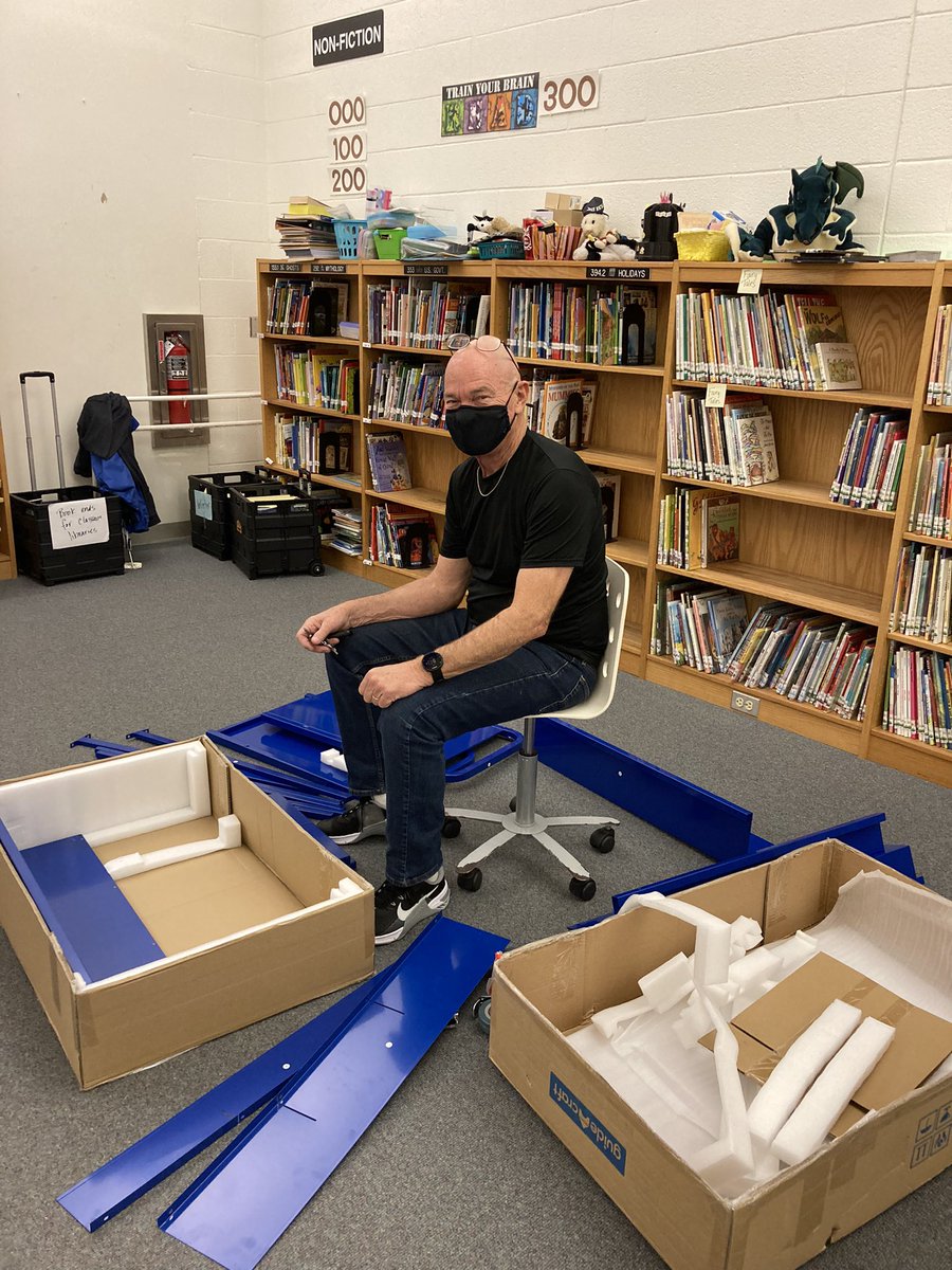 WHESMediaFCPS's tweet photo. It’s November and Mrs. Albee is thankful for volunteers!   Mr. Ramsey put together a cart bought with book fair funds.  And Ms. Candice and her friend stapled most of the book fair flyers that were sent home.   Thank You for your time! @fcpsOhEithir https://t.co/PaSXDJMDLW
