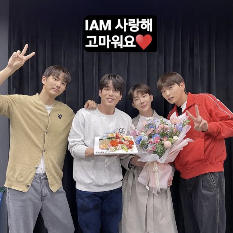 saebyeokgamsung's tweet photo. 나도 사랑해ㅠㅠㅠㅠㅠㅠㅠㅠㅠㅠ 아구 이뻐라ㅠㅠㅠㅠㅠㅠㅠㅠㅠ https://t.co/jEWkps1FIF