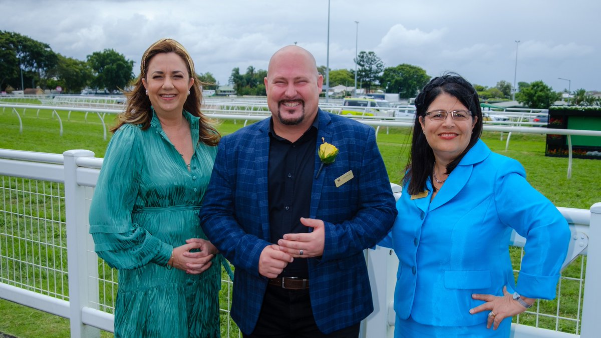 It was great to be at Eagle Farm today with @AnnastaciaMP and @Curtis_Pitt_MP for Melbourne Cup.