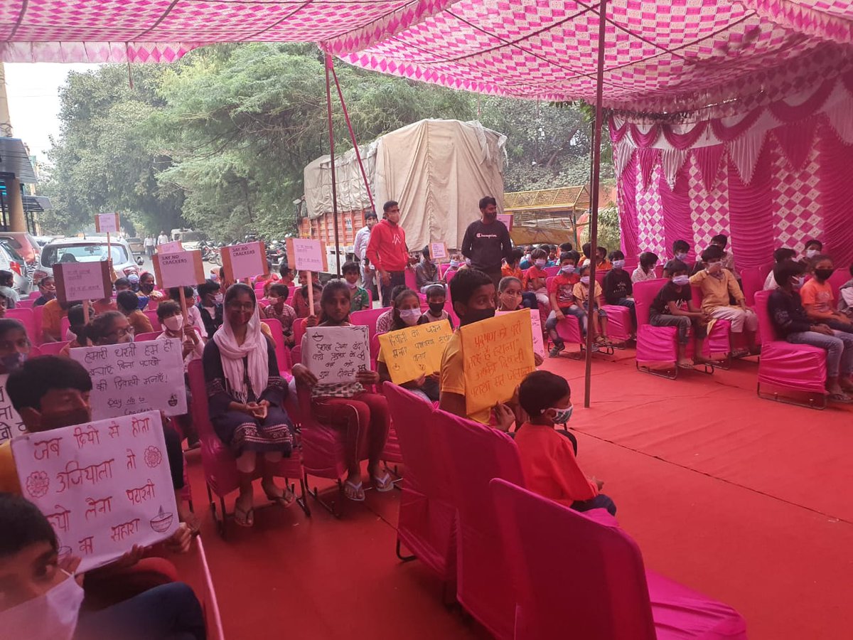 DCPSEastDelhi's tweet photo. #Say_No_To_Firecrackers
#DCPSouthEast
An #Awareness_Camp has been organised in sub division Sarita Vihar to aware public to celebrate #Pollution_Free Diwali by saying NO to fire crackers.
@HMOIndia @LtGovDelhi @CPDelhi @DelhiPolice https://t.co/s2kPf4W9CX