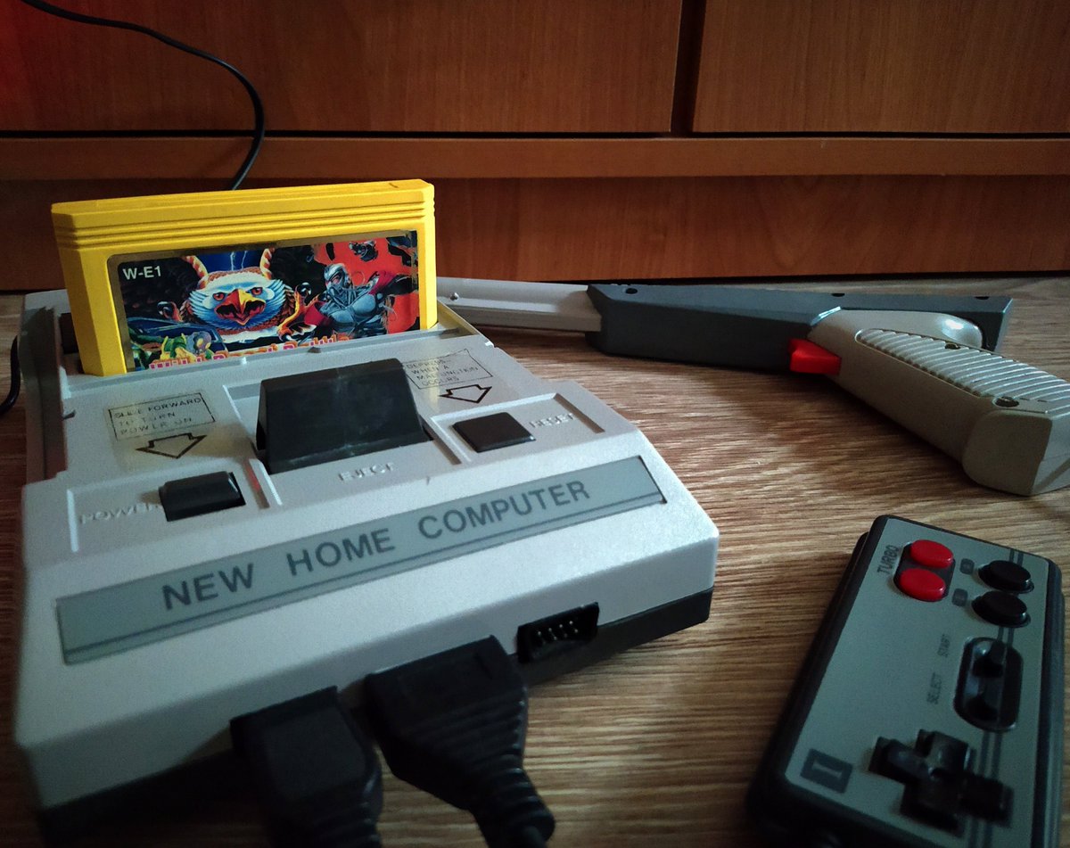 DoomoZoltan's tweet photo. Ugorjunk vissza 30 évet az időben. 😁
#famiclone #bootleggames #bootleg #8bit #retrogames #dendy #sárgakazi https://t.co/m7xqKBv5Ki