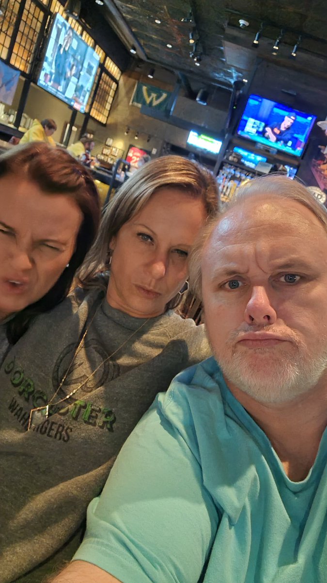Breichert75's tweet photo. @Okie_Doke, @Knightywhite and I trying to recreate the #FaceTheMusic @NKOTB album cover. #MotownThrowdown #MotorCityBlockParty #FixYaFace https://t.co/BjdyOrECUk