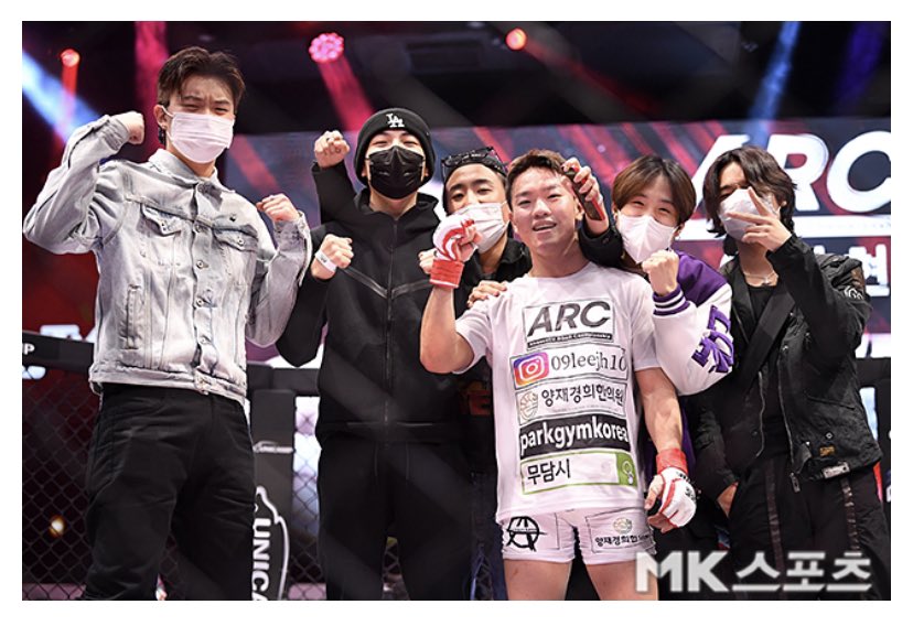 an article on Junghyun’s match win
“with friends from HSR4” !!