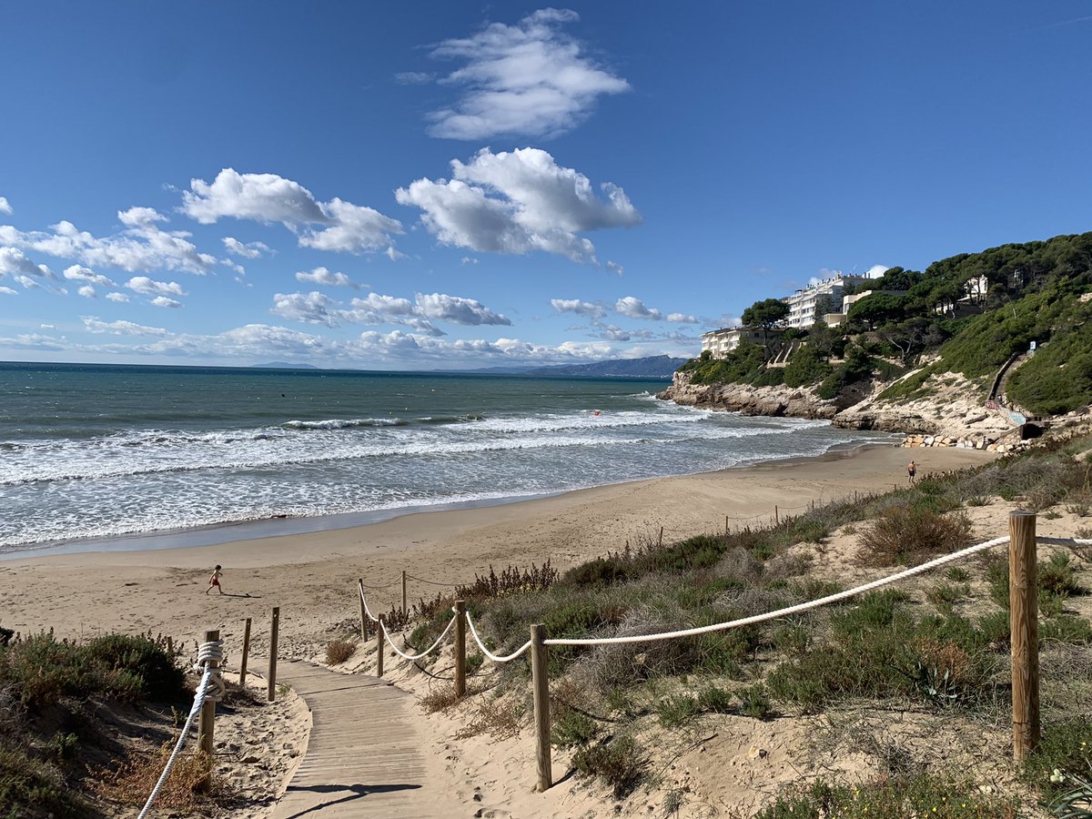 conradochavanel's tweet photo. #saloubeach https://t.co/adAyP57uas