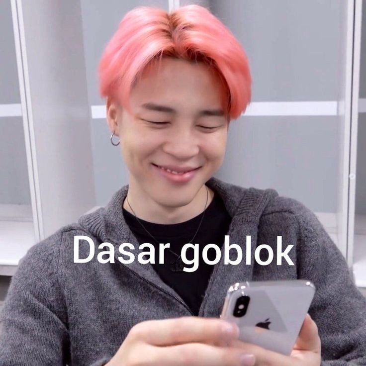 Vxtaaae's tweet photo. Aing ketika denger ngabers ngomong
 NCT = BTS
EXO = BTS
ENHYPEN = BTS
GOT7 = BTS
NU’EST = BTS
TXT  = BTS
Stray kids  = BTS

Rasanya tuh pengen ngomong!! https://t.co/OJ63EbmUXe