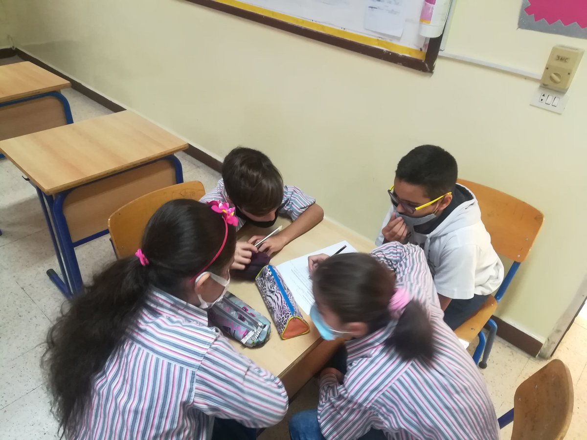 yasminbobbo's tweet photo. After moving with grade 6 learners through the 3 stations, each group worked together to write a conclusion, and they solved 2 examples to assess their understanding. #CooperativeLearning #DifferentiatedActivity @MakAishaSchool @FawziehHn https://t.co/DyabsqhoK6