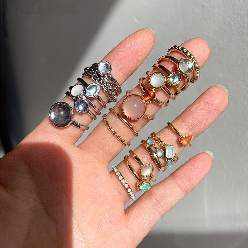 aio_kl's tweet photo. π¨ NEW RING DESIGN π¨
Weβre back with more ring designnnπ
Silver, Victorian Green , Gold semua ada tauu.
The best part is all of this ring below RM 5 π±π±π±π±
And now actually ada sale π€«
ππ : Shopee https://t.co/s1j7zEzTmq
#aiokl #sayajual #ring https://t.co/Hv8FhtiW7A
