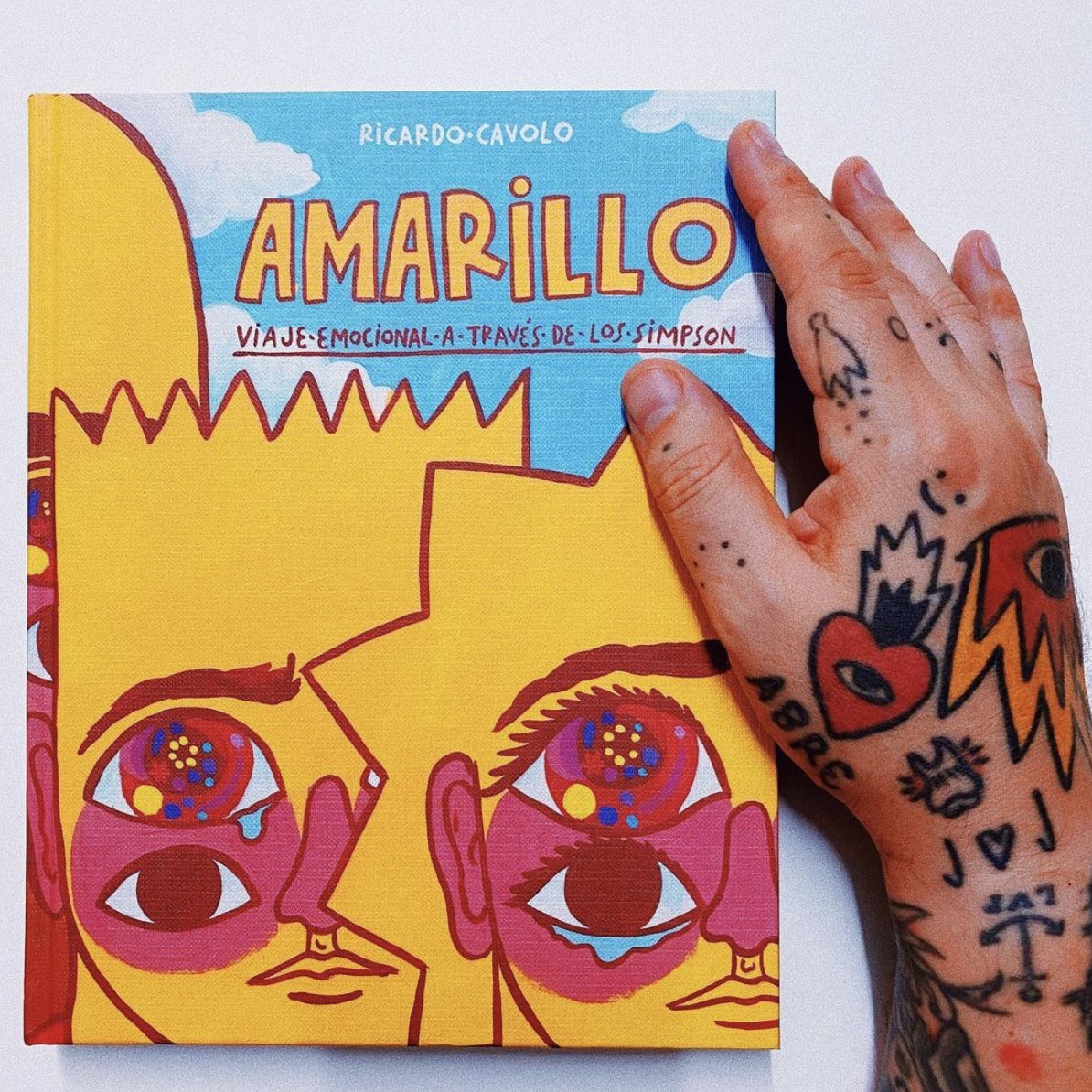💛📒 Un recorrido lisérgico por las emociones y los sentimientos humanos a través de los Simpson en el que Ricardo Cavolo despliega todo su talento. Una joya que no puede faltar en vuestras estanterías. <a href="/RicardoCavolo/">Ricardo Cavolo</a> 

ow.ly/bFjJ50GC0Y0