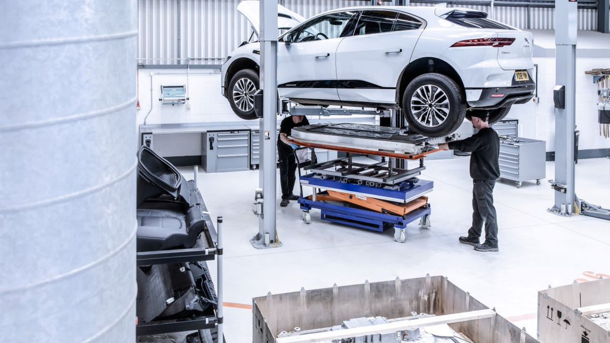 innovateuk's tweet photo. The #Jaguar-land-rover #RealityProject, reduced carbon emissions by using aluminium waste from end-of-life vehicles, window frames &amp; household appliances and upcycled them for use in new cars. 🚗

🌍https://t.co/Z9B6j6HBIe

@JLR_News  #COP26 #TogetherforOurPlanet https://t.co/pOUXSkx0A6