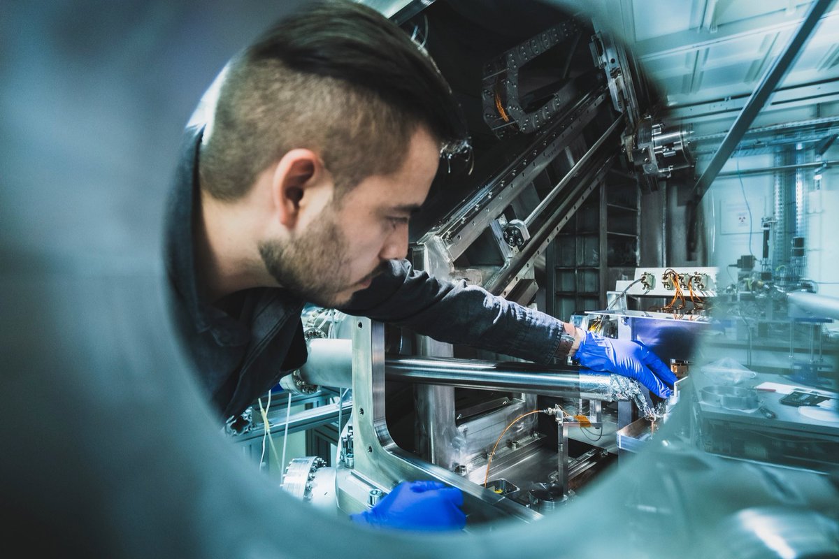 esrfsynchrotron's tweet photo. #TogetherForOurPlanet
#cop26 
« As a scientist, it is important for me to do something that can have an impact on society. Environmental challenges have always been at the core of my career.“
Alexander Suarez @innovaxneu #phD https://t.co/tdr00zq621