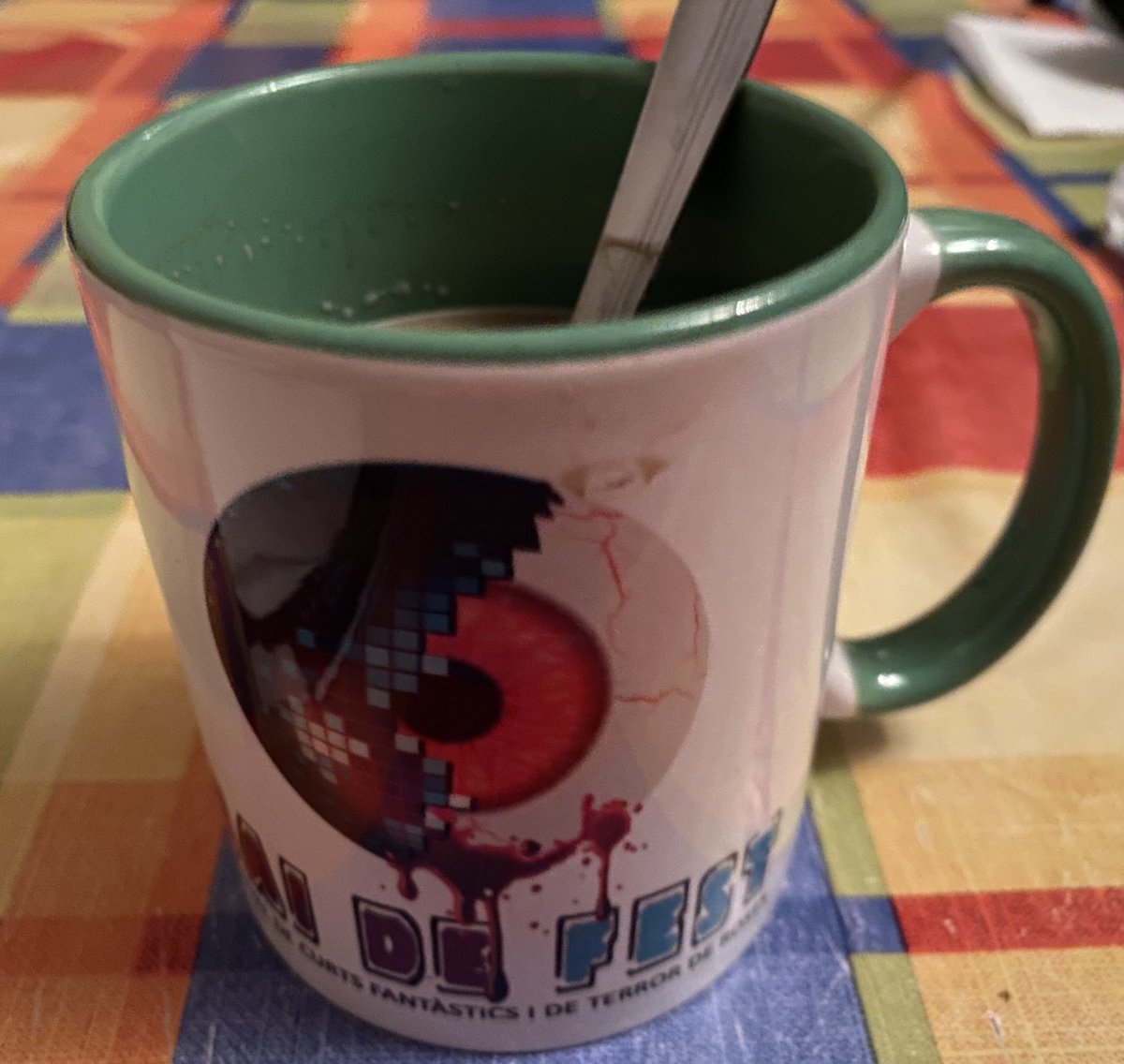 Aureli_DelPozo's tweet photo. Saboreando el café en mi taza verdiblanca del @BaiDeFest ! ☕️💚 #baidefest #roses #taza #mushobetis https://t.co/NJg5IKebrj