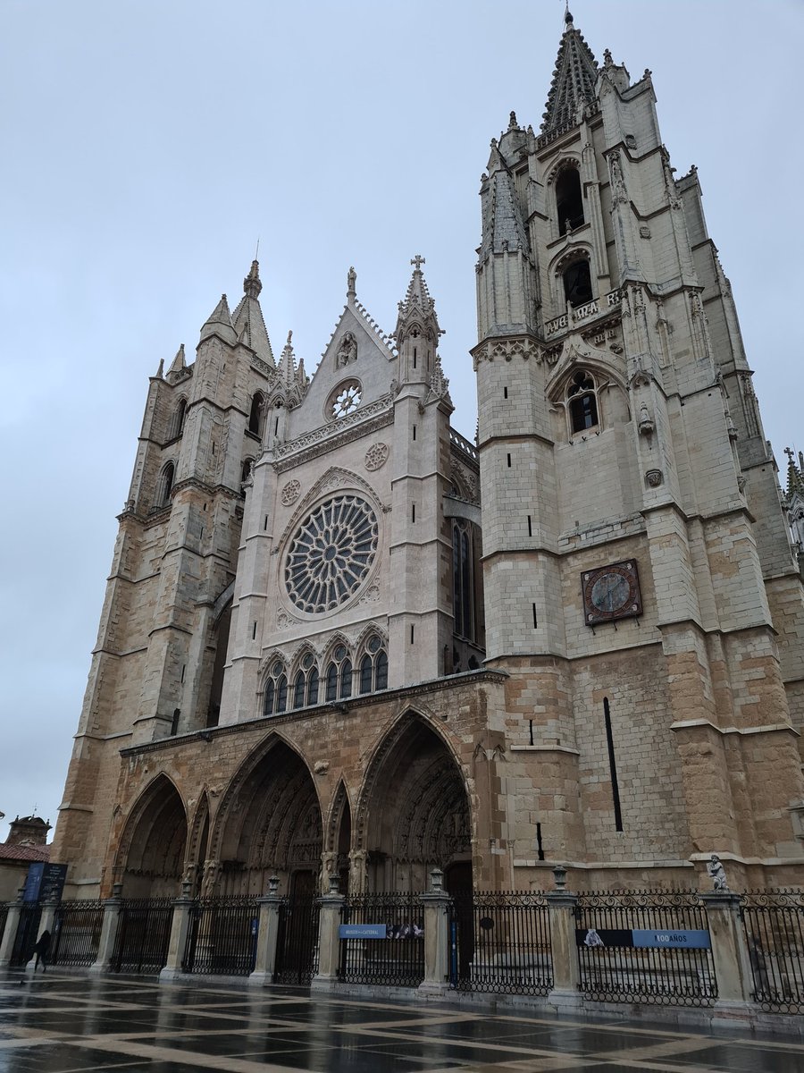vicentibus's tweet photo. Se lo debes a Él, y de la misma forma debes darle gracias y pedirle fe. ¡Buenos días! #leonesp #VenALeon #LeonEstaDeModa #CunaDelParlamentarismo #LeonBiosphereDestination #Astorga #Bierzo #Coyanza #Babia #Luna #Omaña #MontañaLeonesa #ParamoLeones https://t.co/XzOVEowHao