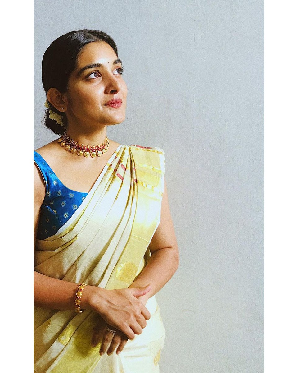 TNivethathomas's tweet photo. Is She Most Prettiest Woman In Sareee🥺😍❤️ @i_nivethathomas 

#HappyBirthdayNivethaThomas #NivethaThomas https://t.co/FHRhPAoqyf