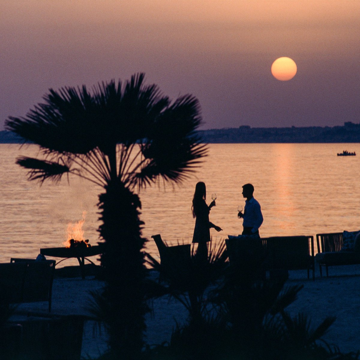 Imagine a romantic evening at the water's edge, watching the sun descend over the Mediterranean Sea. 

#RoccoForteHotels #RoccoForte  
#Sicily #VerduraResort