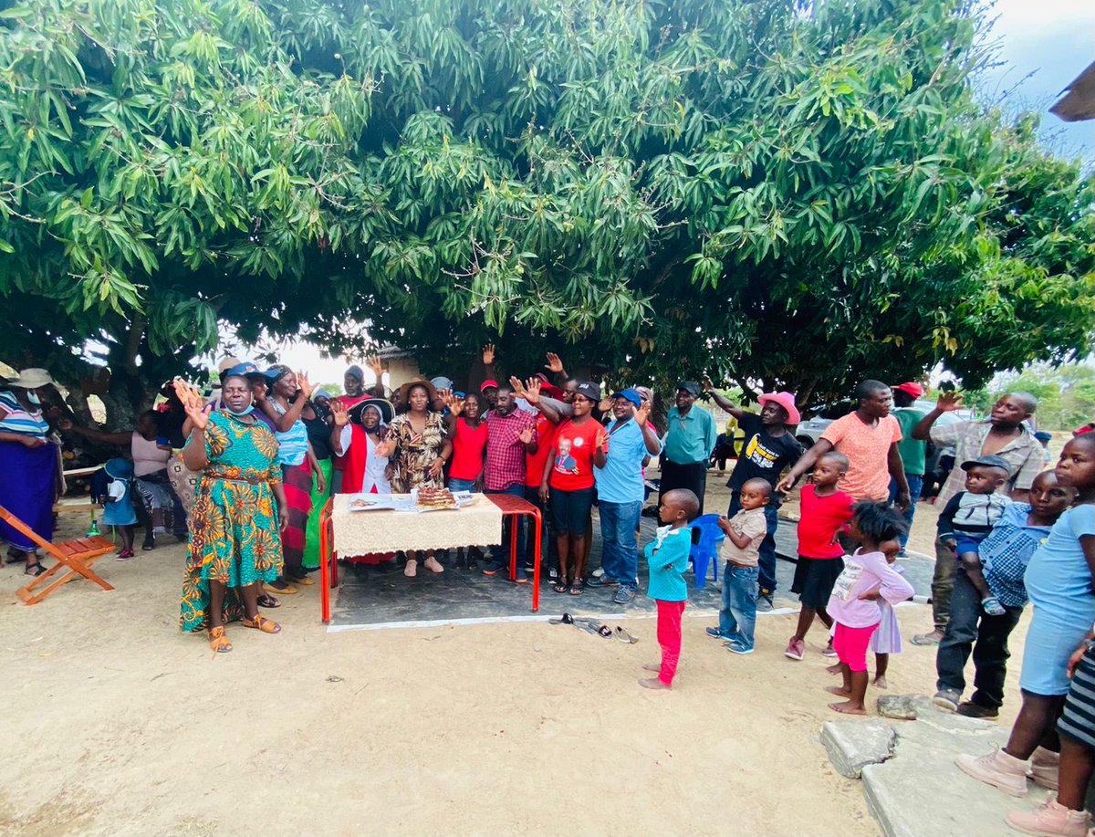 This is Hon ⁦⁦⁦⁦<a href="/JoanaMamombe/">Joanah Mamombe MP</a>⁩ . She volunteered to adopt her rural ward in Chirumhanzu to assist in rural mobilization, recruitment &amp; strengthening our village grassroots support towards President ⁦⁦⁦<a href="/nelsonchamisa/">nelson chamisa</a>⁩. The aim is to leave no one behind.