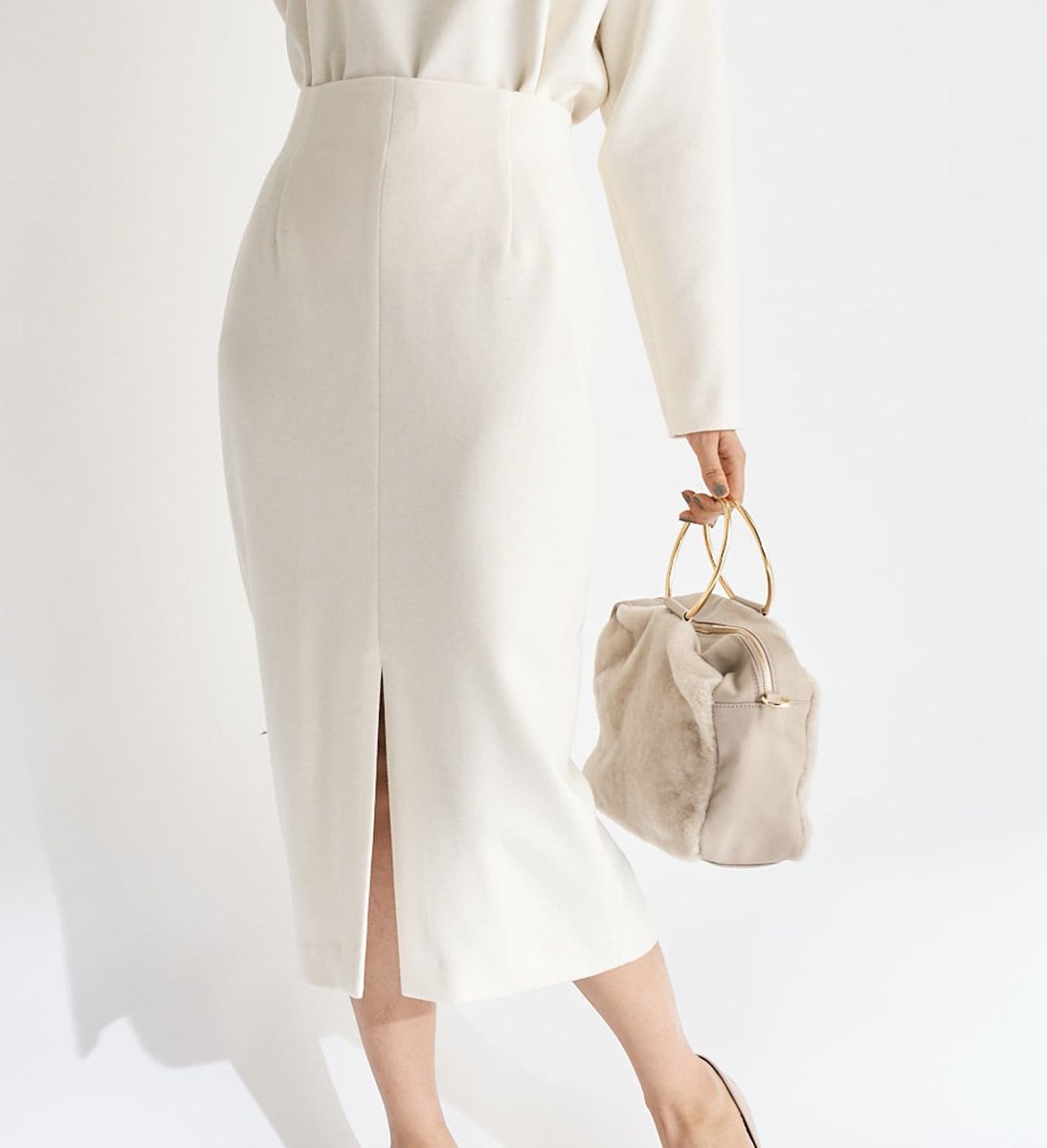 加藤綾子 さん衣装】 📺11/2 #LiveNewsイット/ 只今放送中『Live News