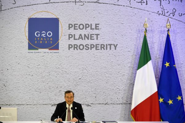 在应对金融危机过程中，G20扮演了非常重要的作用全球经济复苏乏力，疫情反复，G20成员国
面临着诸多共同挑战和威胁，但是不少国家却没有共同威胁的感觉。G20罗马峰会达成的成果乏善可陈，而成员国，尤其是西方国家之间的分歧和矛盾倒是被带到
了峰会的“现场”。