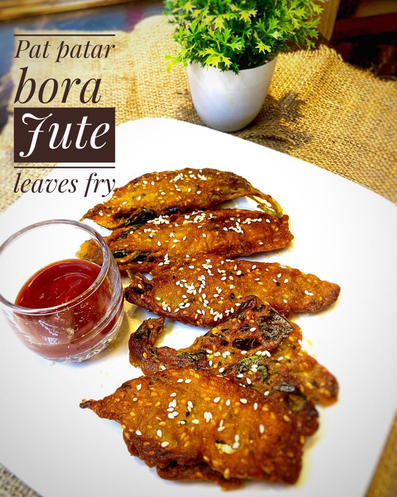 LipieeR's tweet photo. Jute Leaves Crispy &amp; Crunchy fries
Pat Patar Bora

👉🏻Swipe for next 

#pakoda #fries #vegeterianfood #leafygreens #saag #snacks #indianfood #recipe #bengalicuisine #bengalifood #kolkatafoodie #quickrecipes #easyrecipe https://t.co/zcPktkQmEw