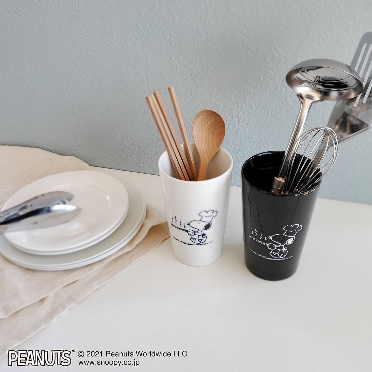 marimo_craft's tweet photo. #スヌーピー 新商品のご紹介❗️
調理器具を立てて収納できるキッチンツールスタンド🍽
カウントアップとカウントダウン機能付きキッチンタイマー⏱
★ 11月発売 ★
✔スタンド ¥2,200
✔タイマー ¥2,530
(税込)
新作情報▼
https://t.co/sjQS1Zi5DB
#marimocraft #マリモクラフト #snoopy #peanuts https://t.co/lxy4AWob1i