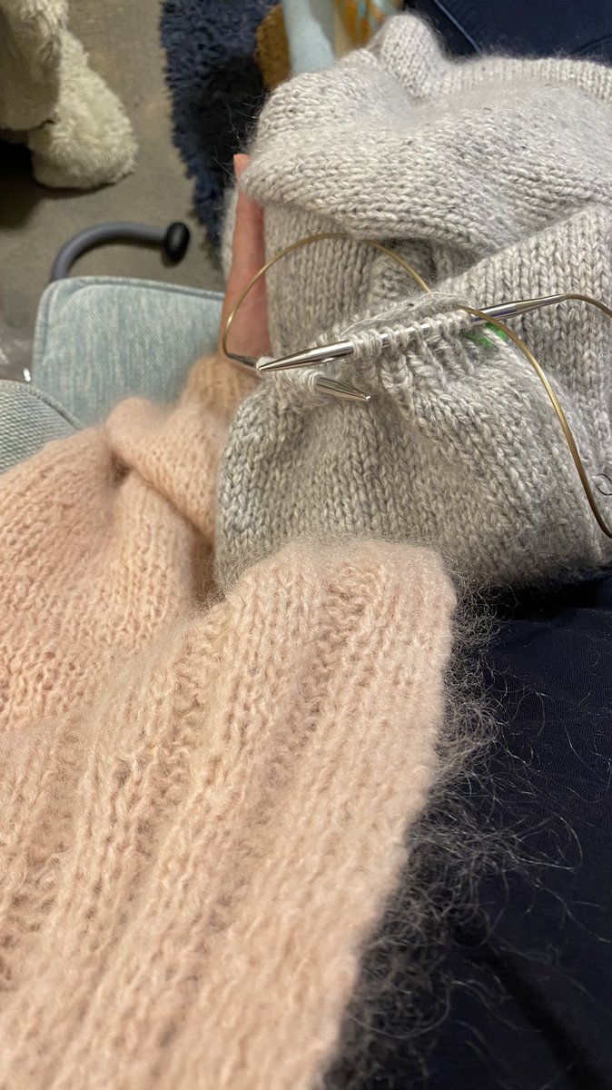 sillymidoff's tweet photo. Normal service has resumed.
Wearing NZ wool while making another #nzwool masterpiece. ๐งถ๐ https://t.co/YMB3BhLsJ0
