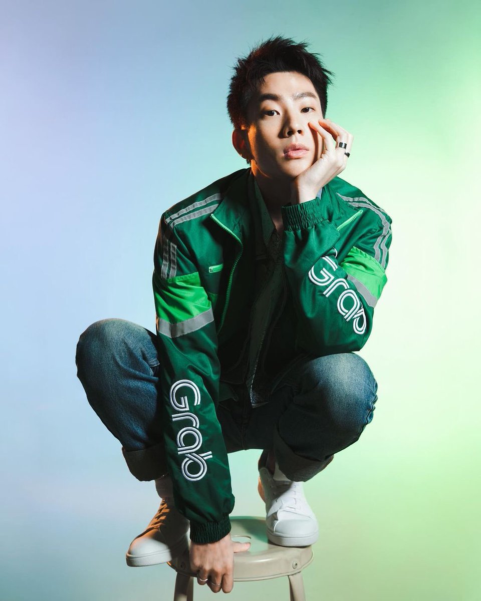 TreeNeeeTEE's tweet image. —Kuya Grab— 

An OffGun AU kung saan gutom na si Gun kaya nag order na lang siya sa grabfood at timing naman na napag-tripan ni Off, na anak ng may-ari ng grab na maging grab rider for a day since bored siya.